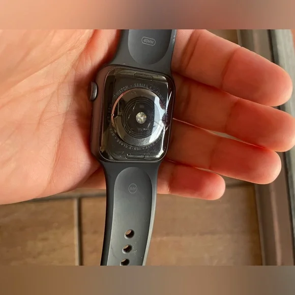 APPLE WATCH SERIES 4 GPS 40MM SPACE GRAY